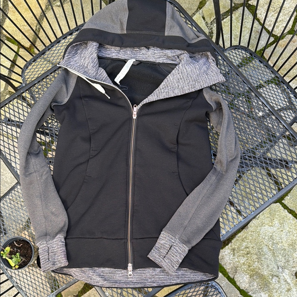 Lululemon scuba, longer length sz 6